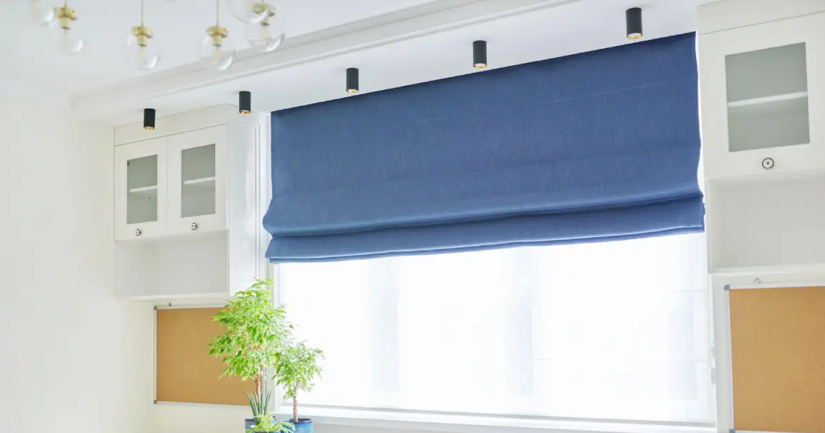 Expert advising on the best place to buy blinds
